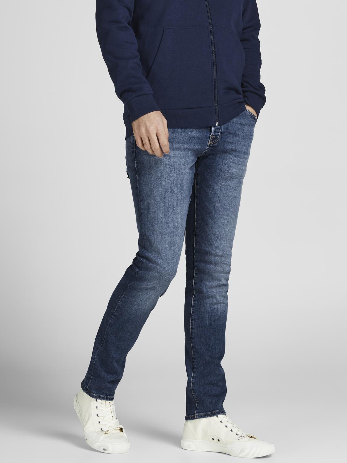 model_shot-front
