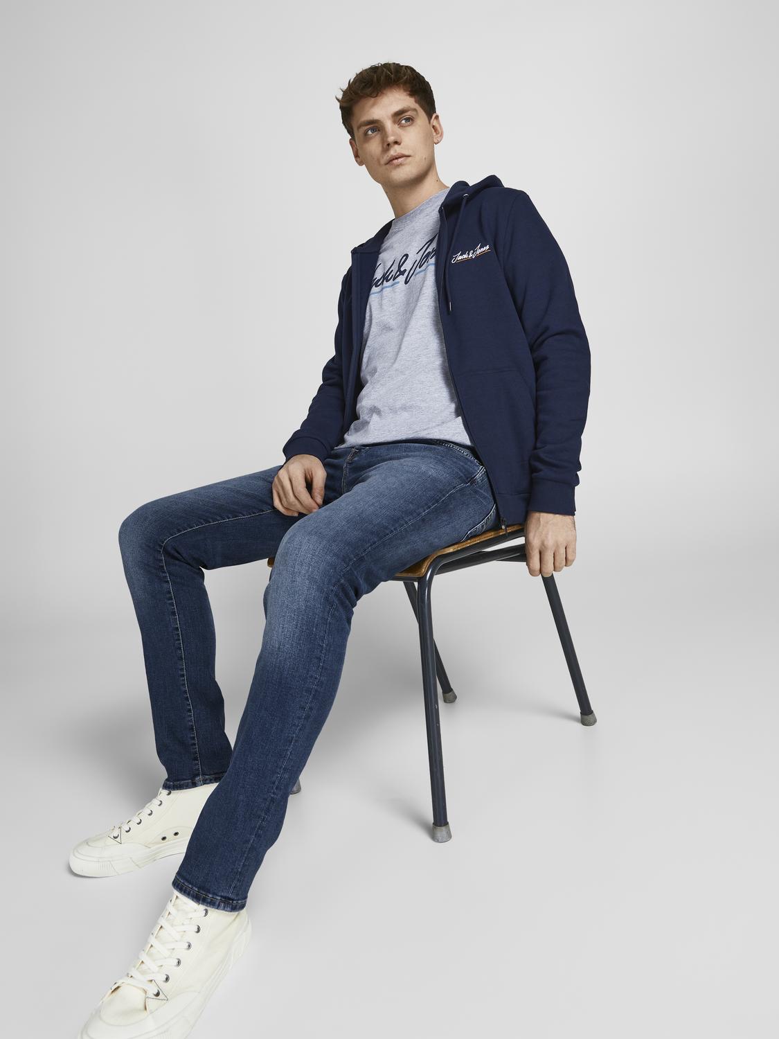 model_shot-creative