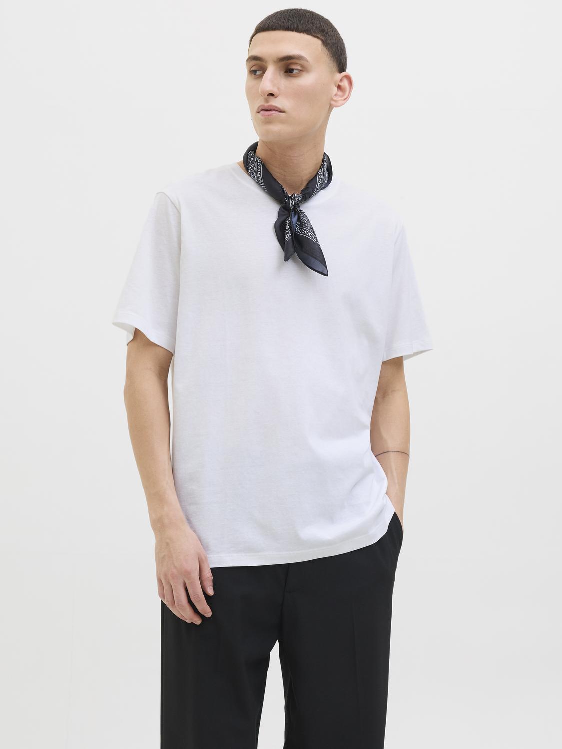 model_shot-front