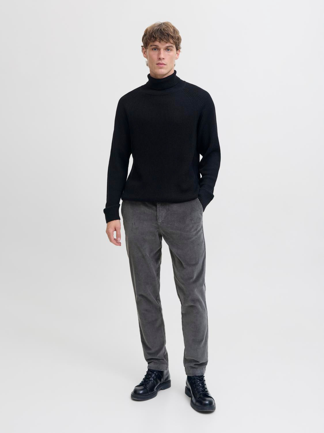 model_shot-front_full