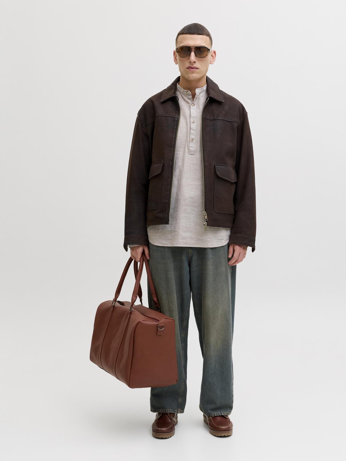 model_shot-front_full