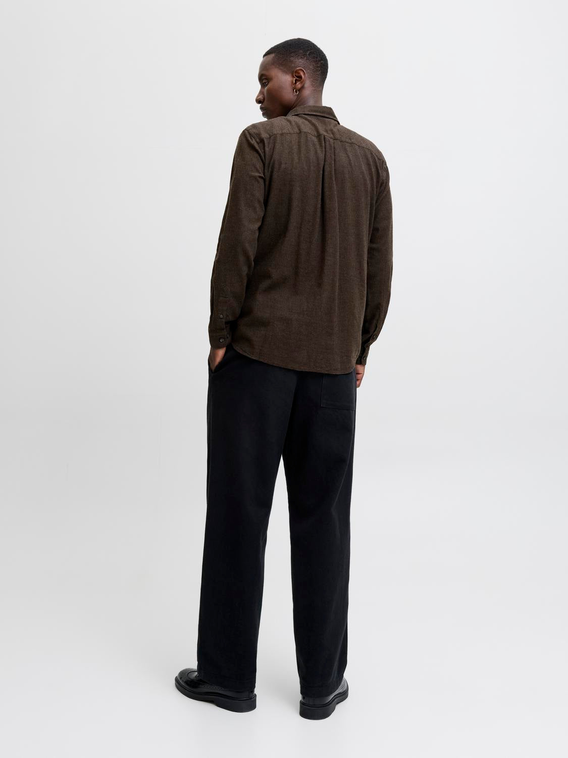 model_shot-back