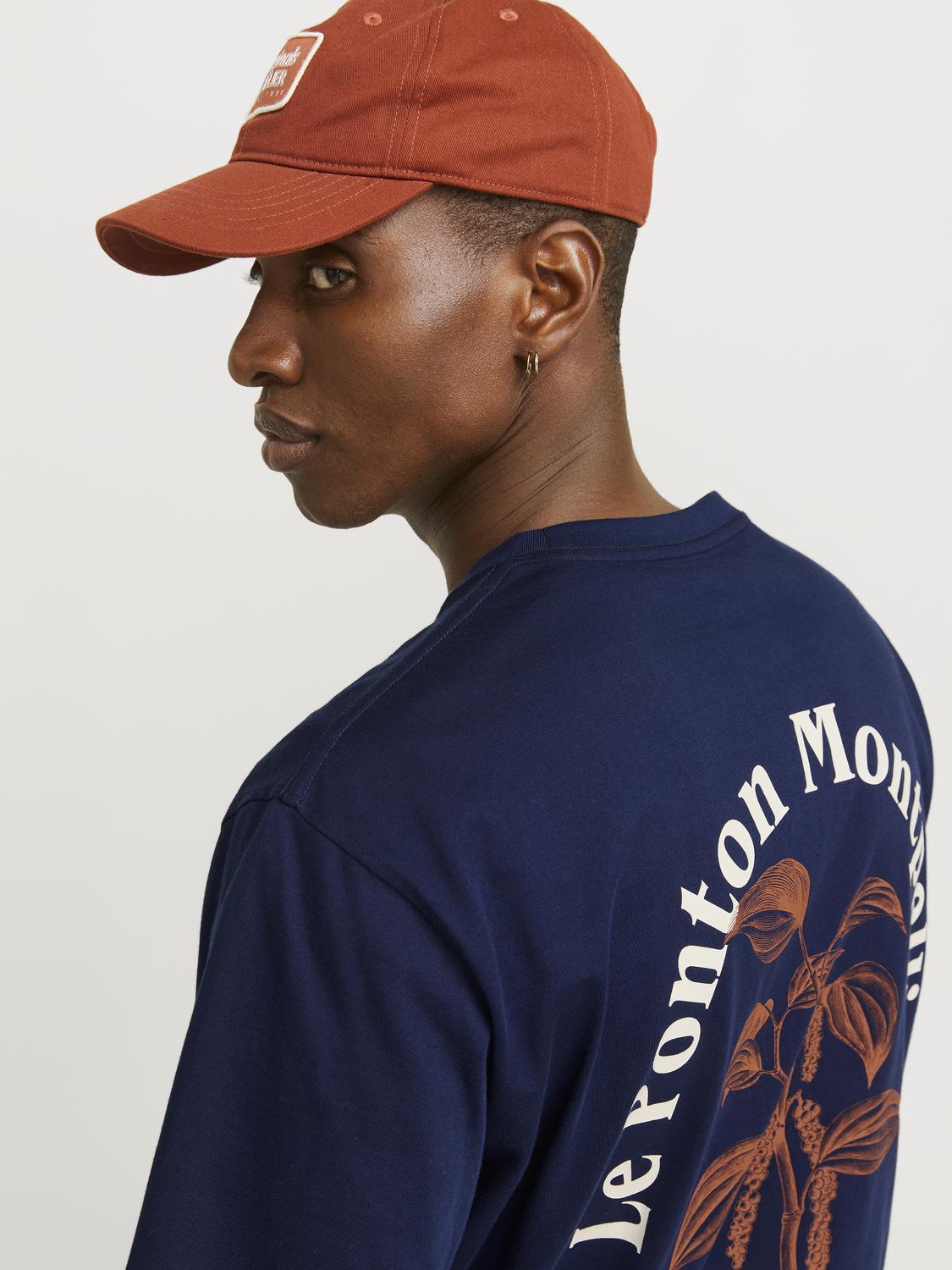 model_shot-creative