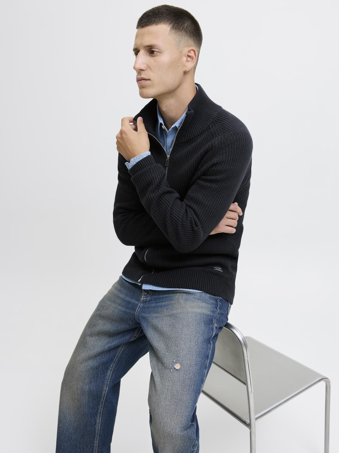 model_shot-creative