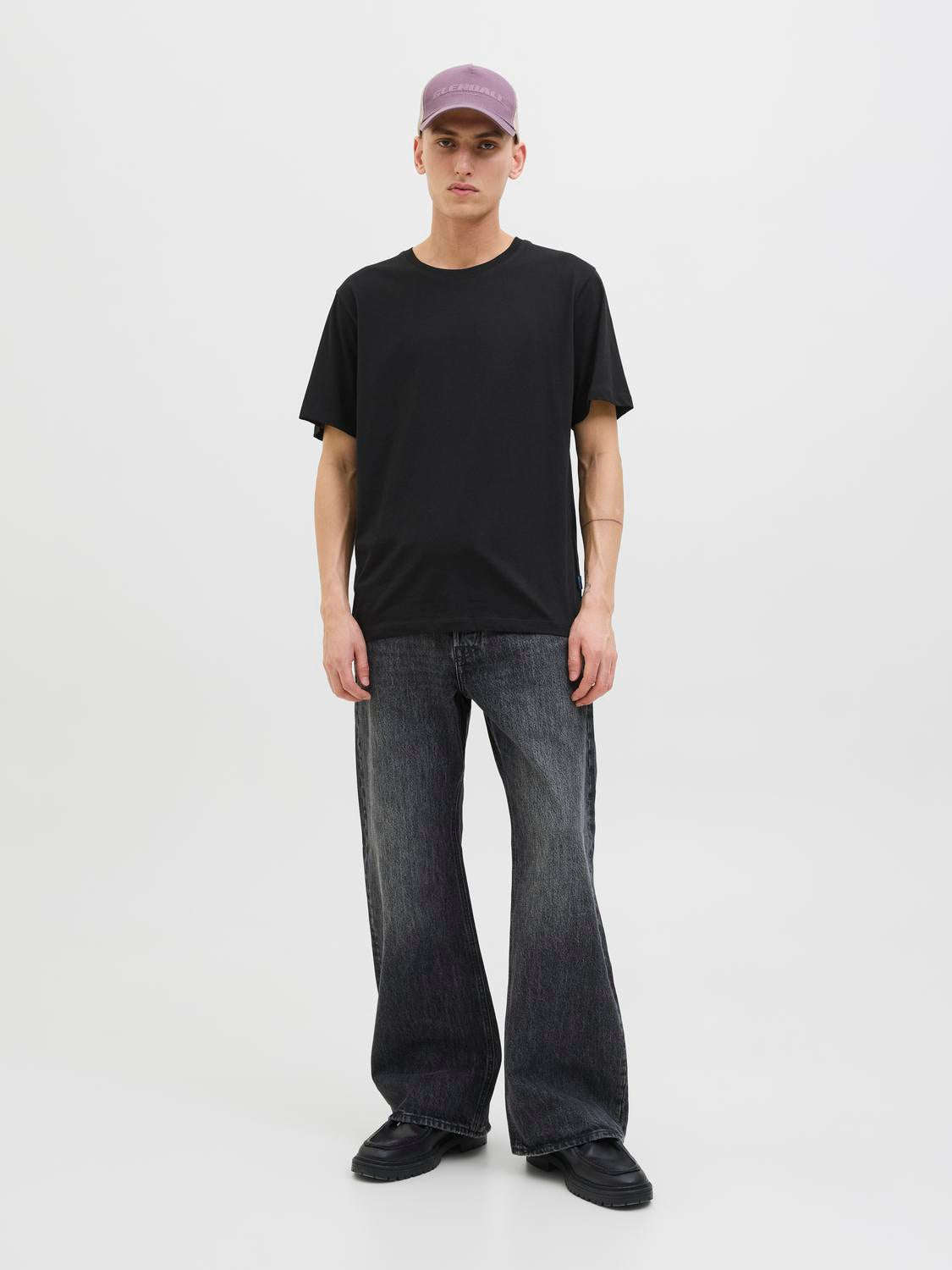 model_shot-front_full