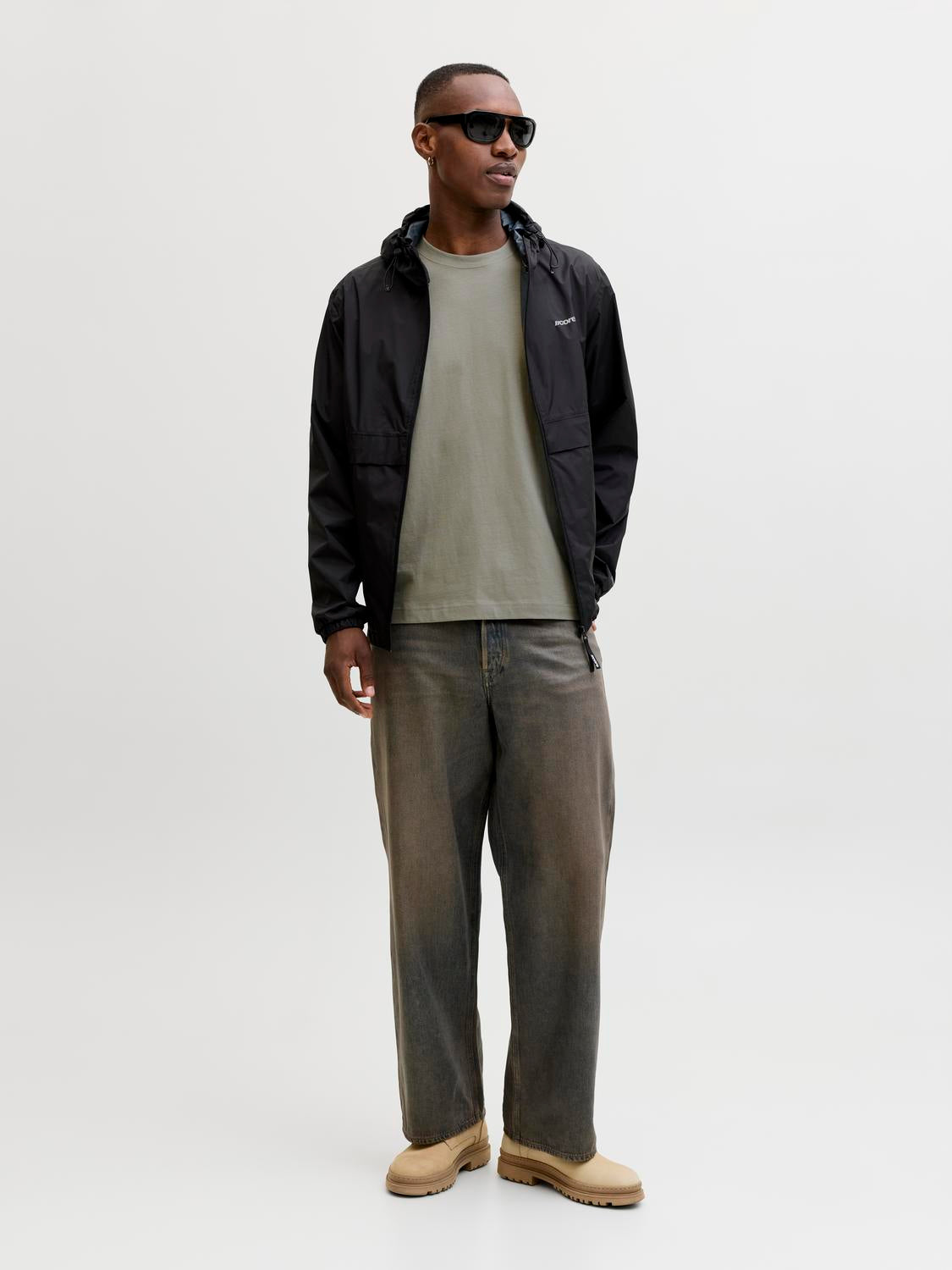 model_shot-front_full