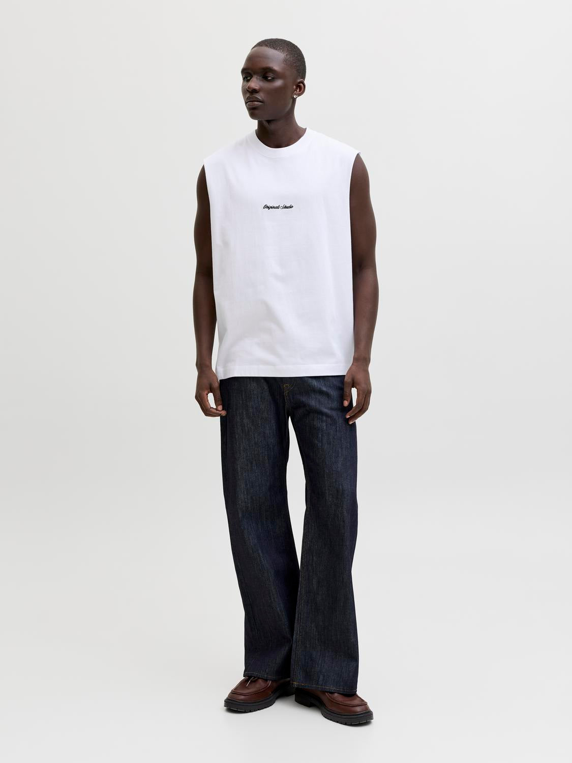 model_shot-front_full