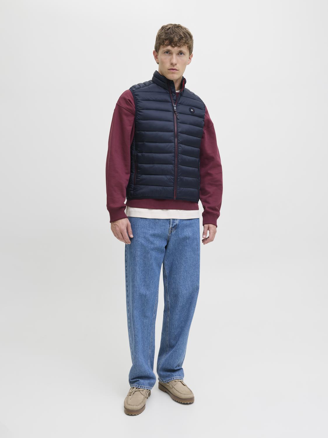 model_shot-front_full