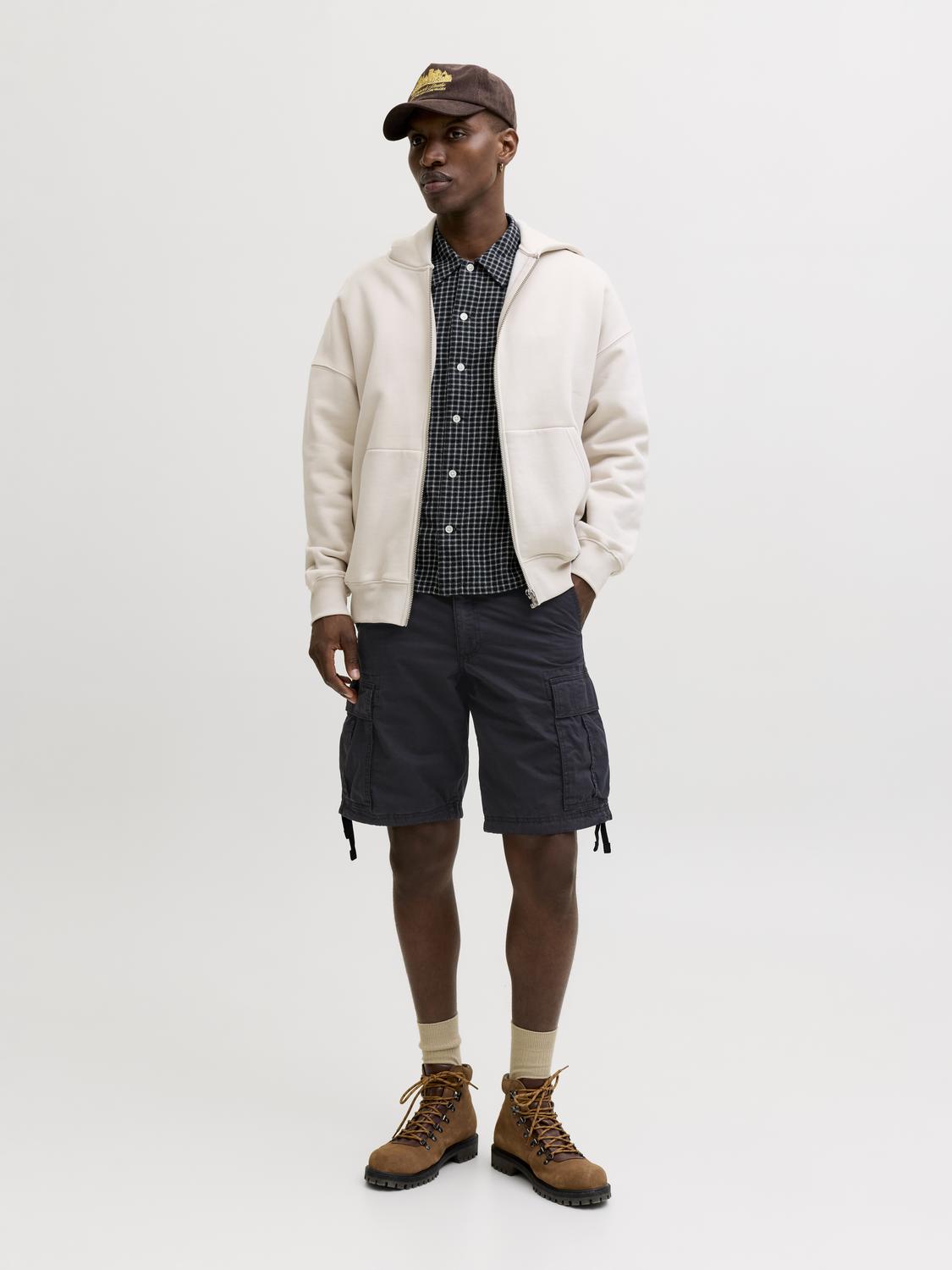 model_shot-front_full