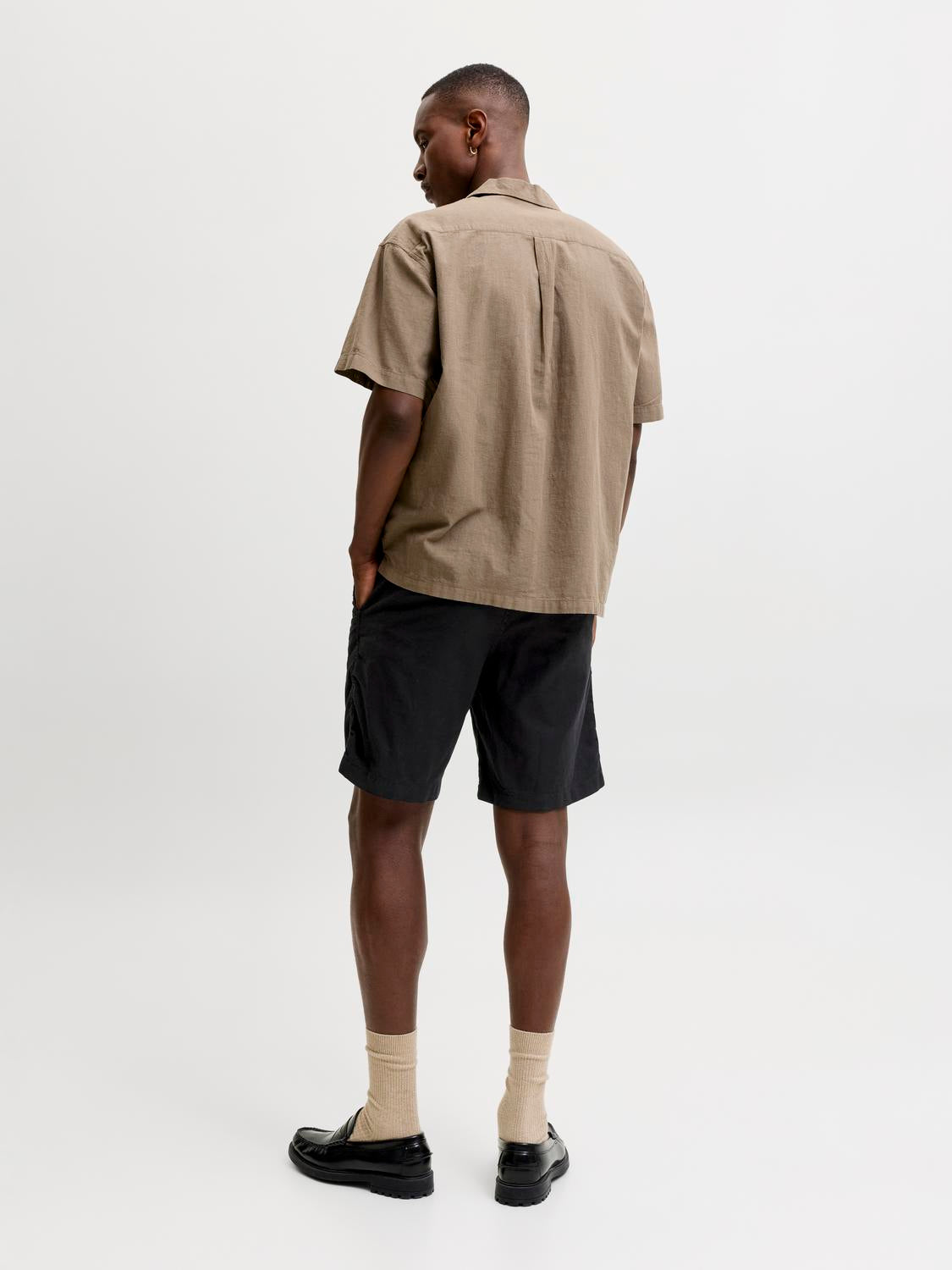 model_shot-back