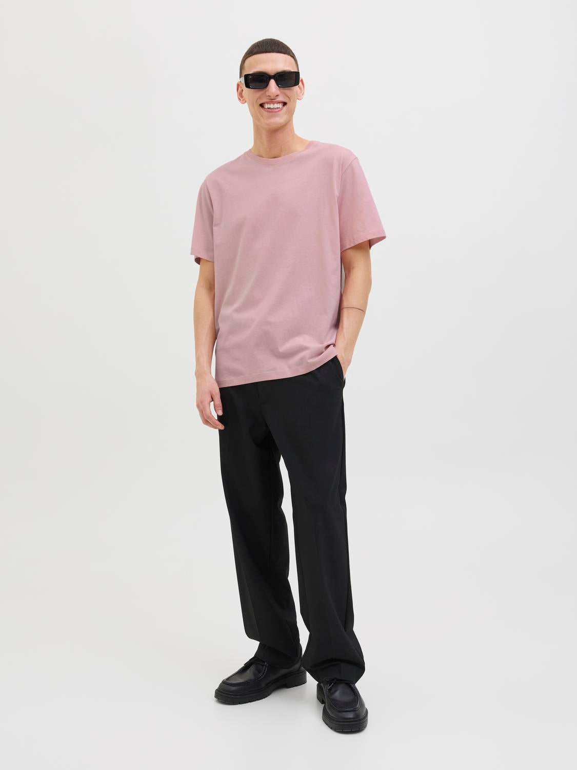 model_shot-front_full