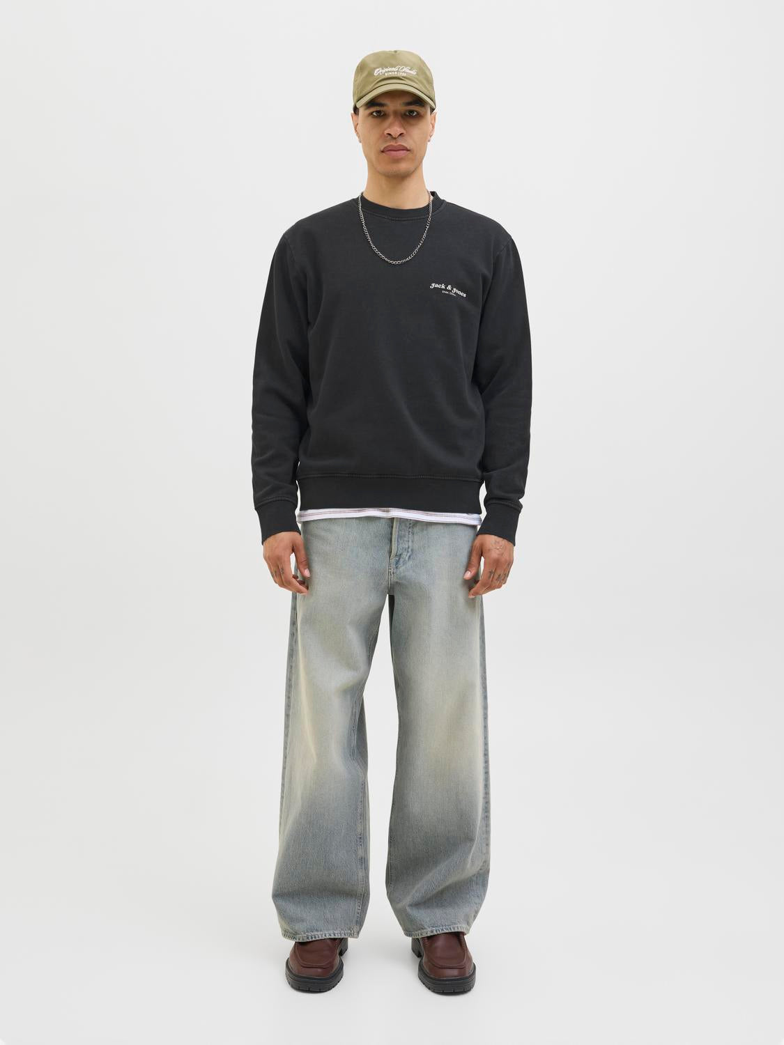 model_shot-front_full