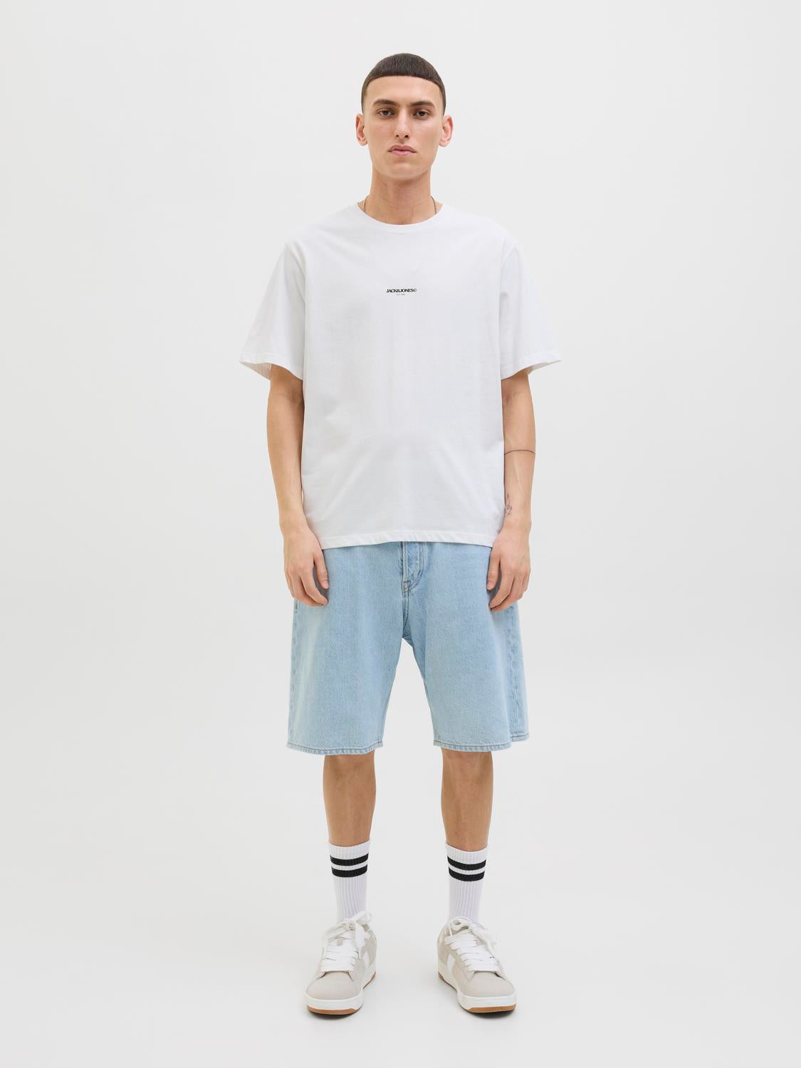model_shot-front_full