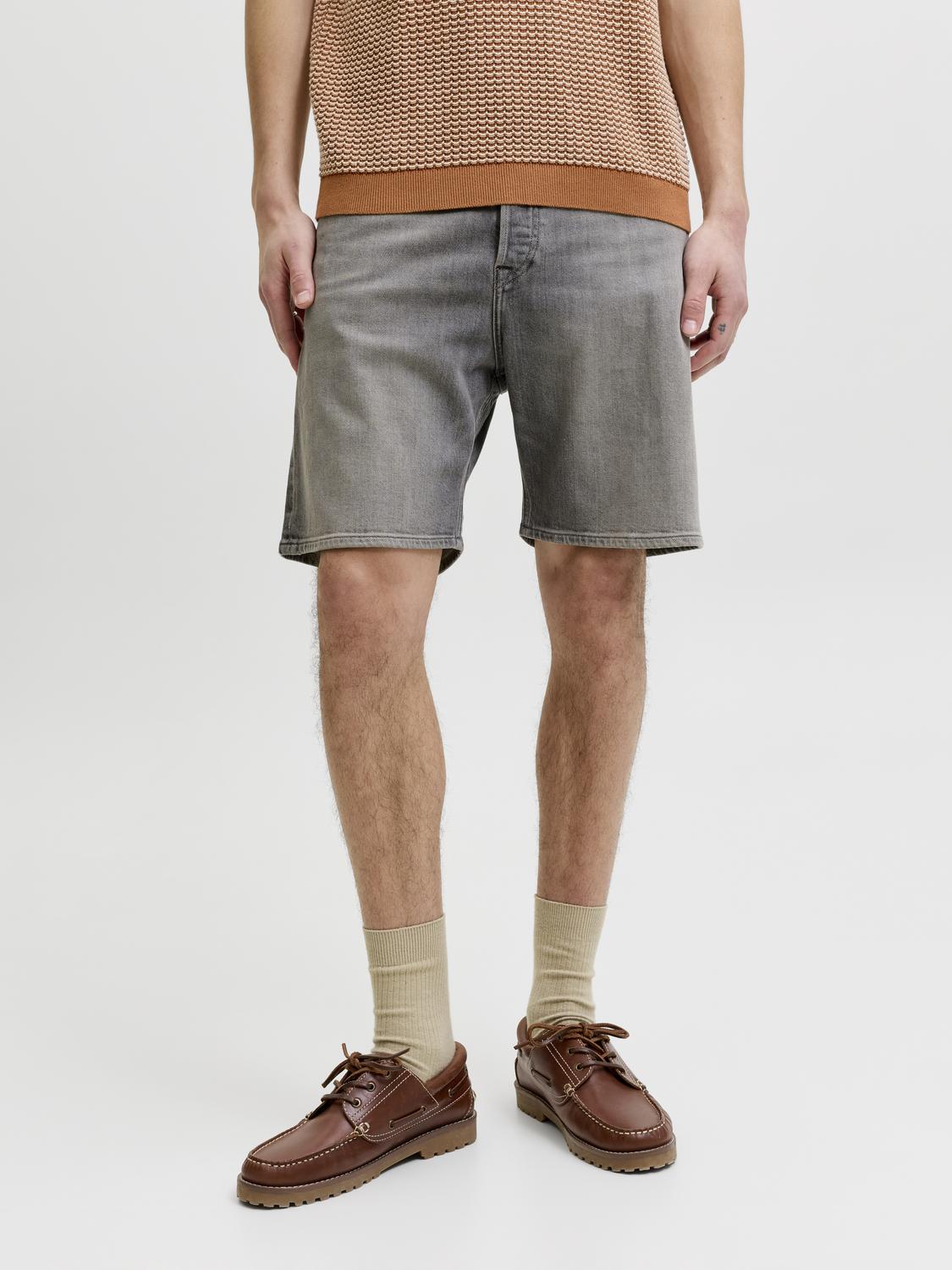 model_shot-front