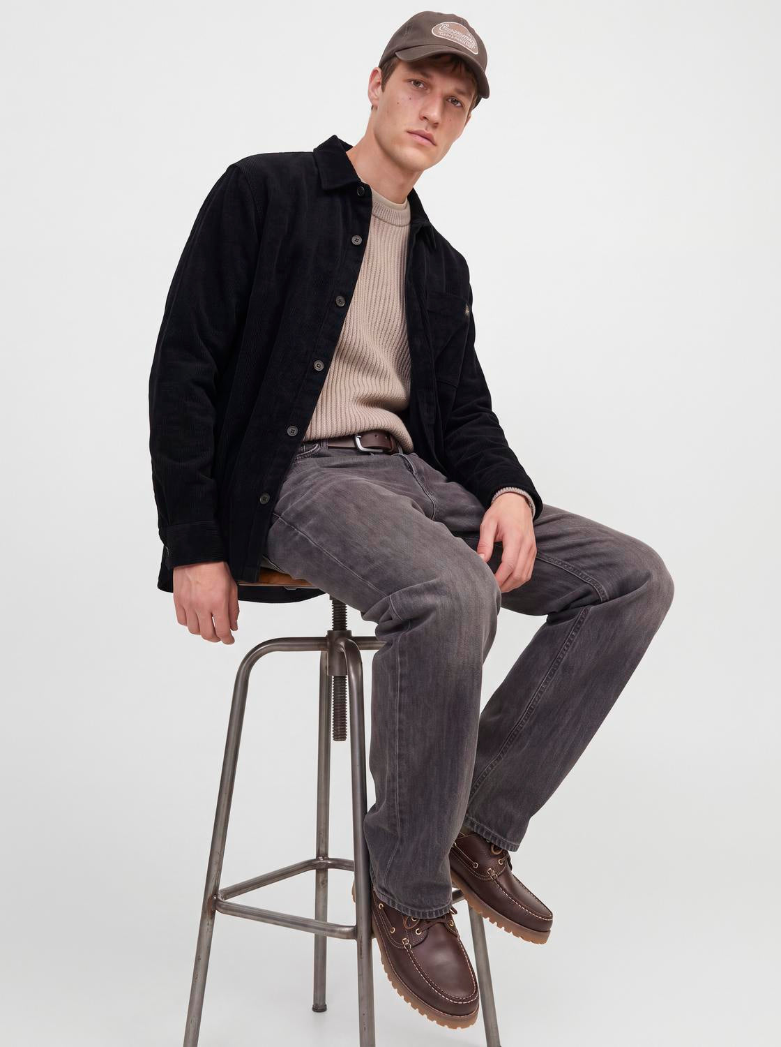 model_shot-creative