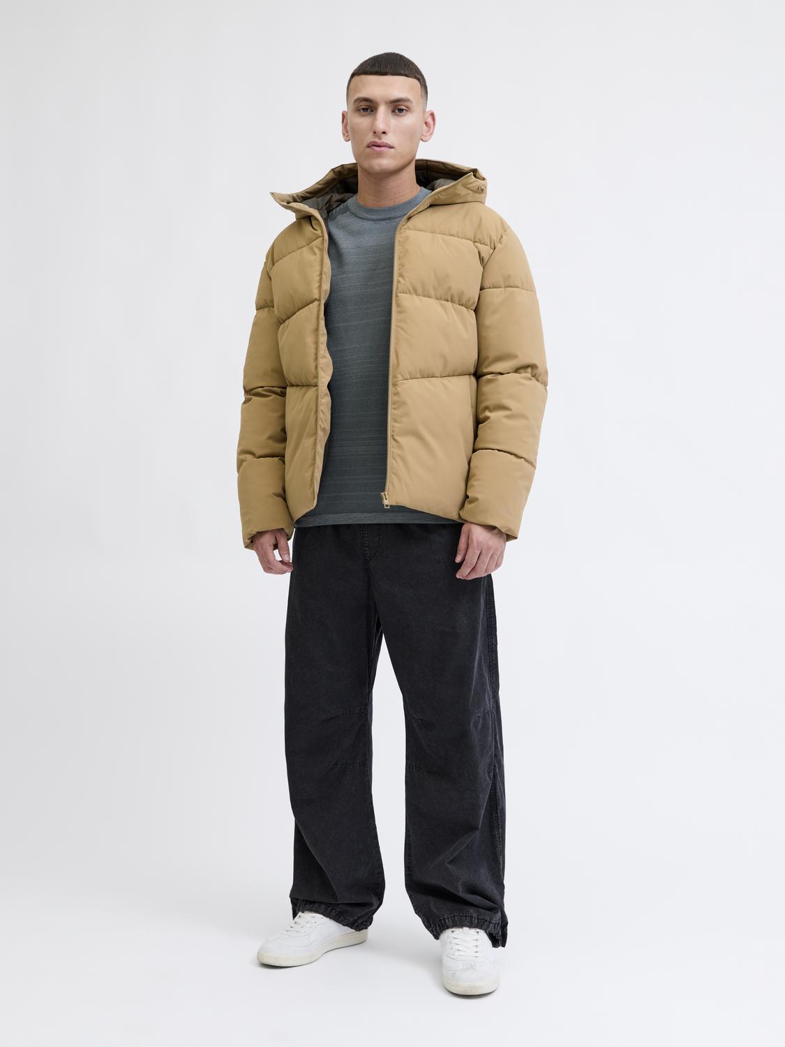 model_shot-front_full