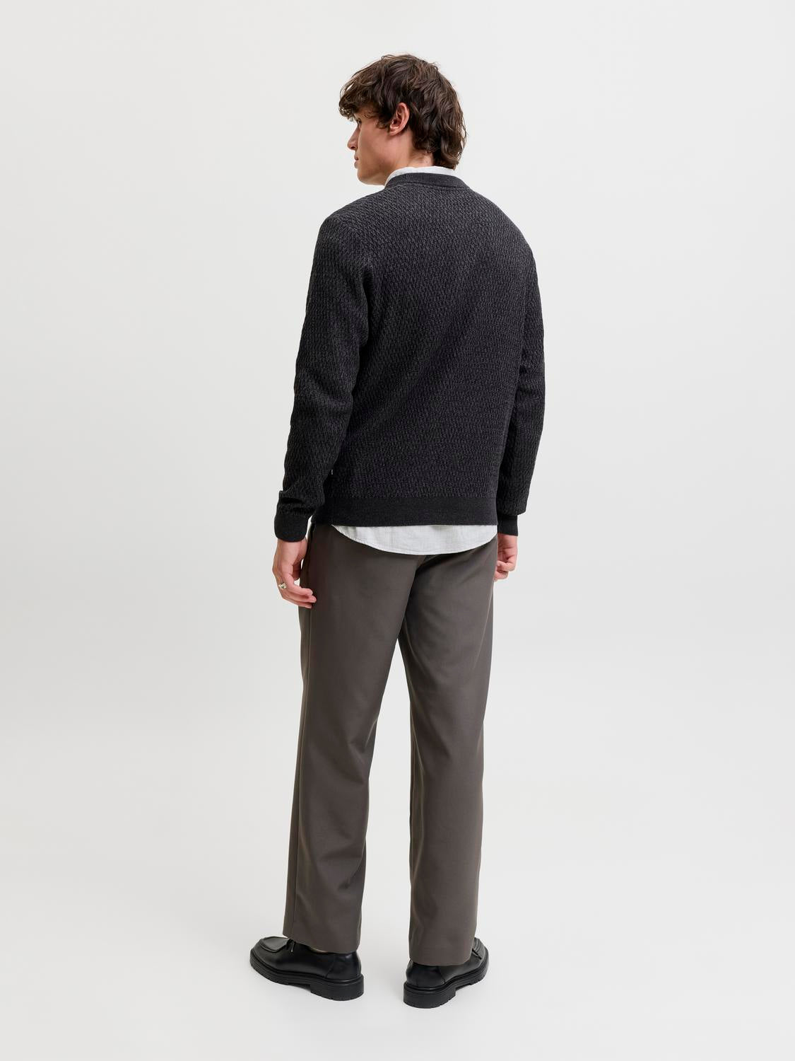 model_shot-back
