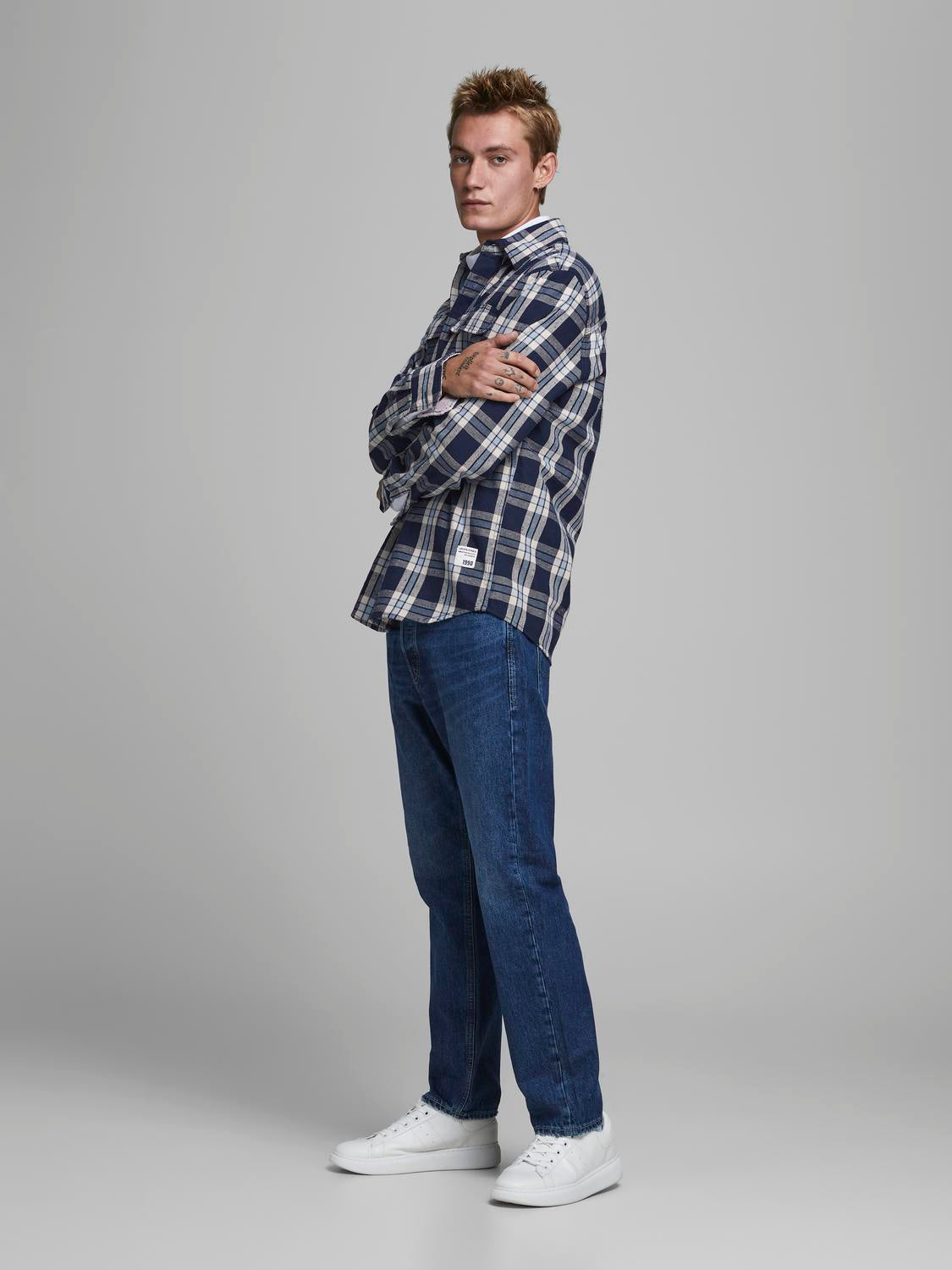 model_shot-front_full