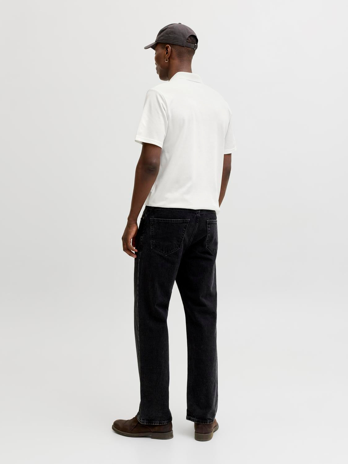 model_shot-back