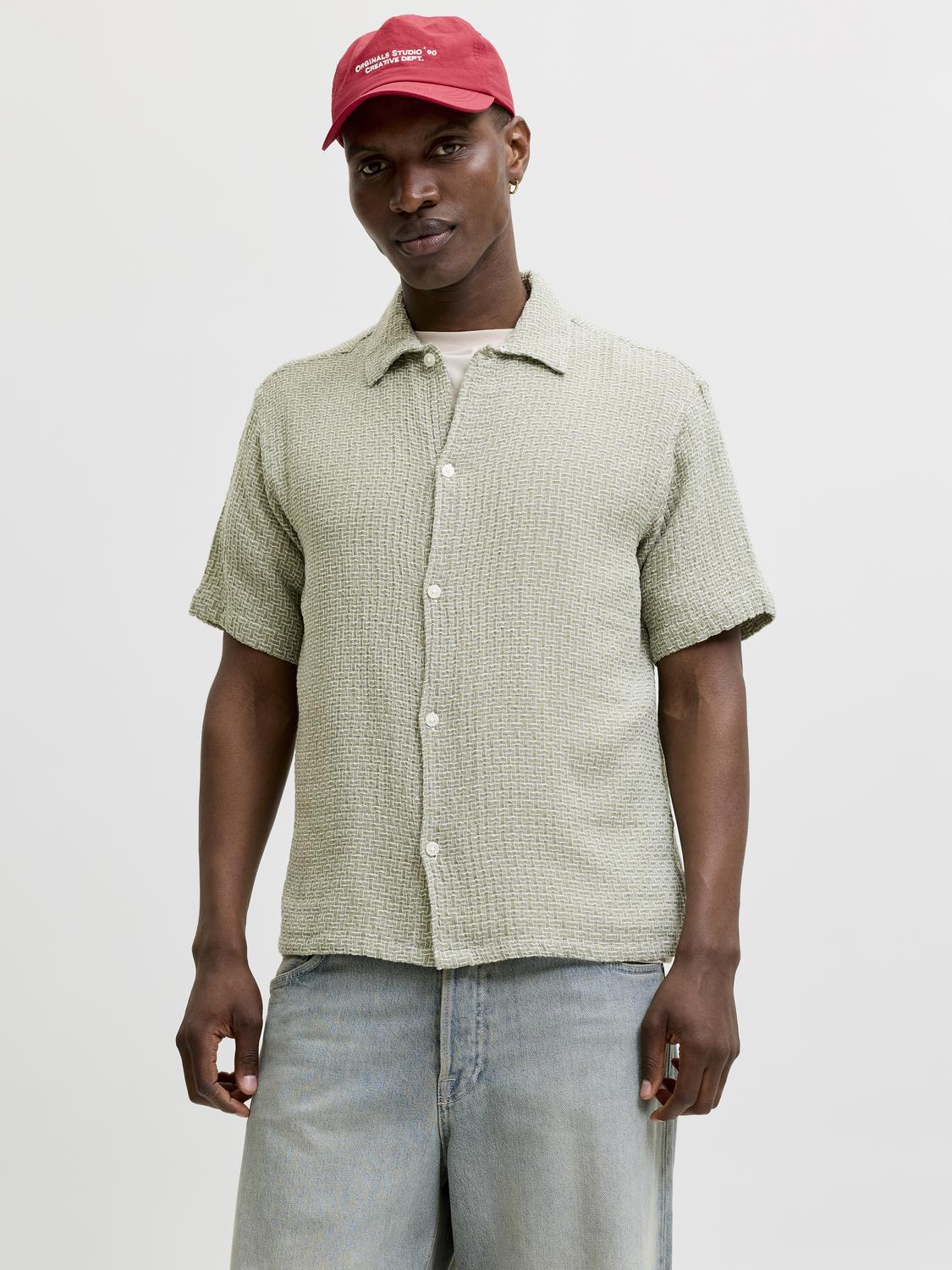 model_shot-front