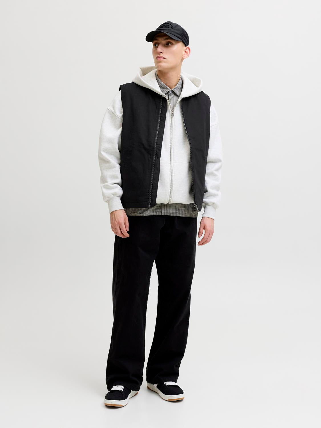model_shot-front_full