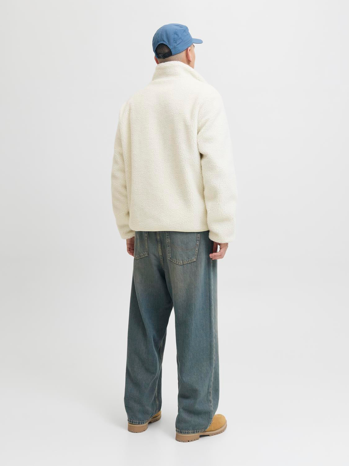 model_shot-back