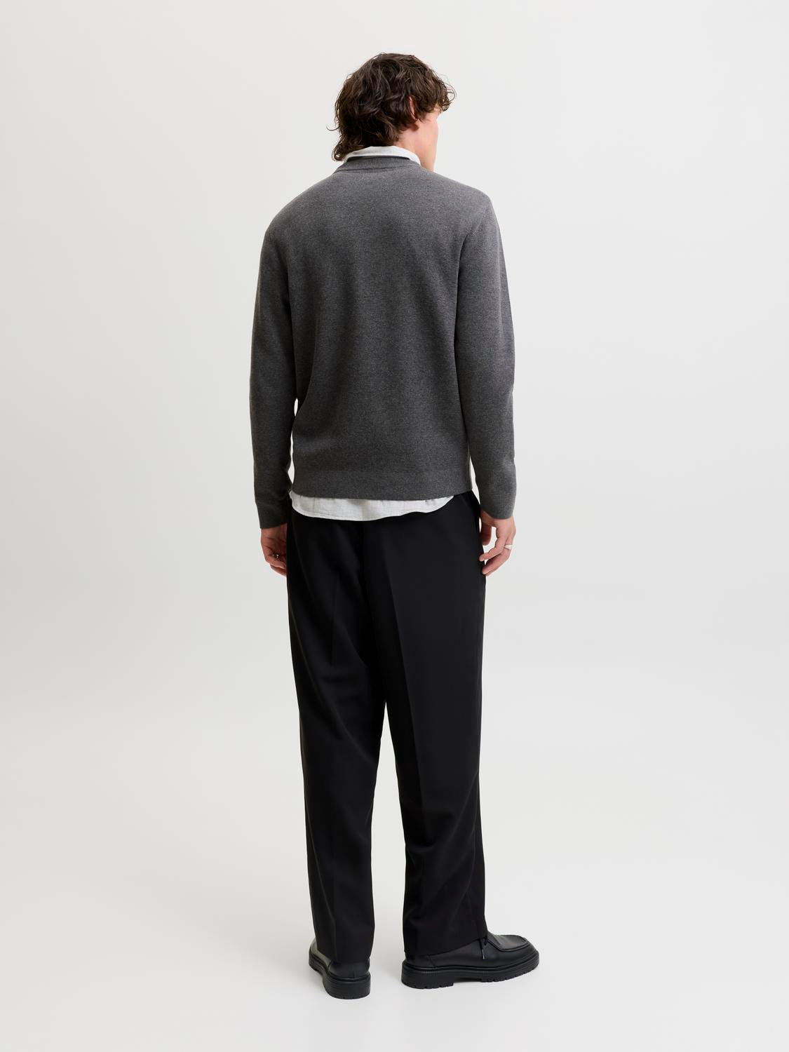model_shot-back