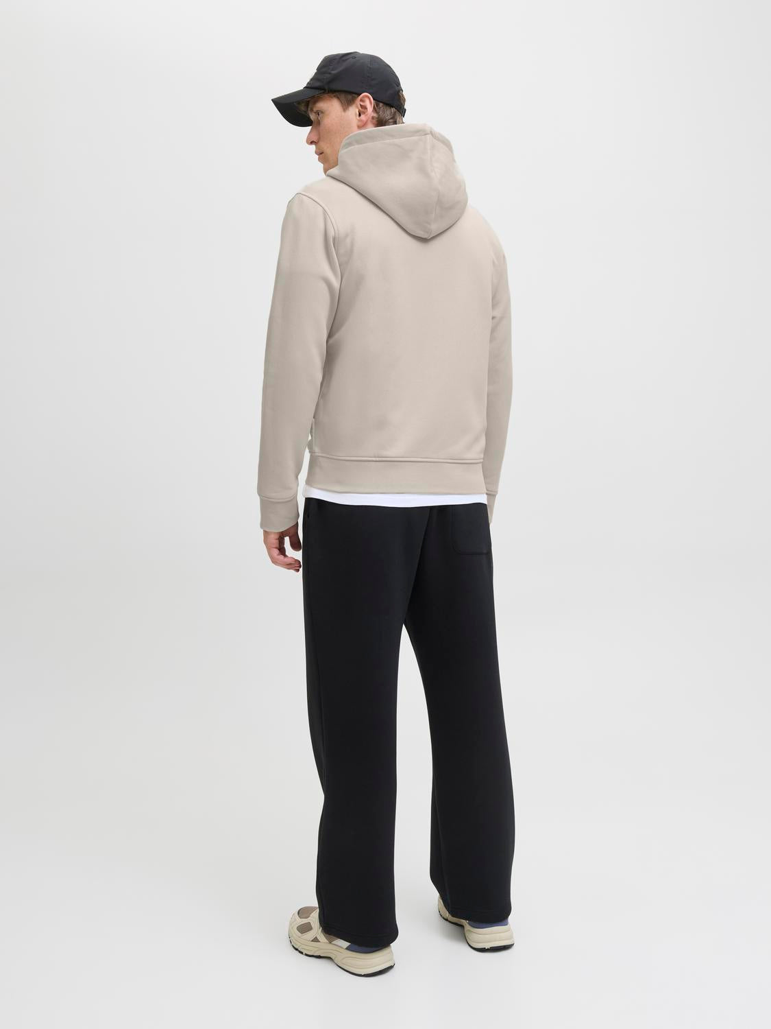 model_shot-back