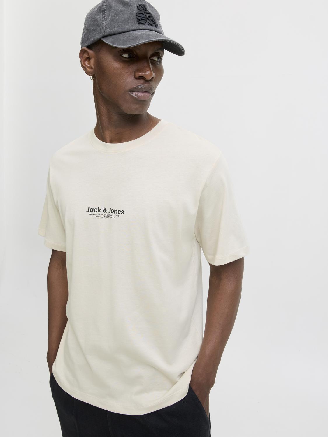 model_shot-creative