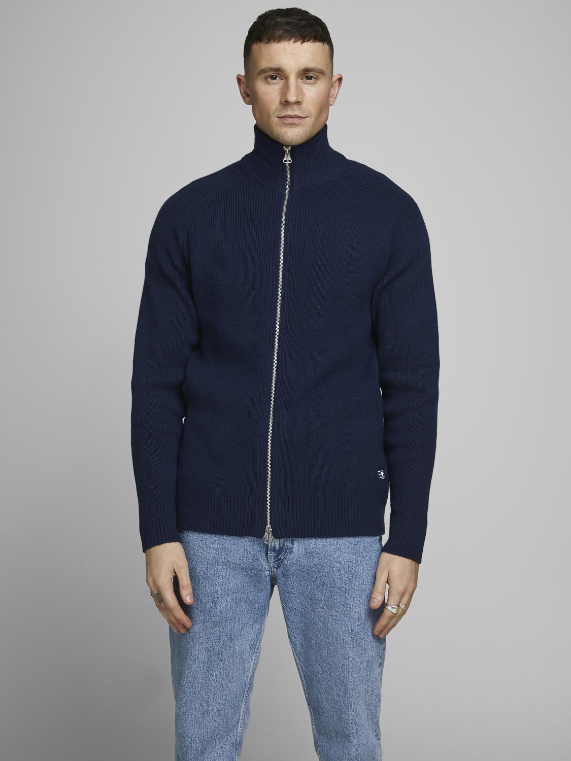 model_shot-front
