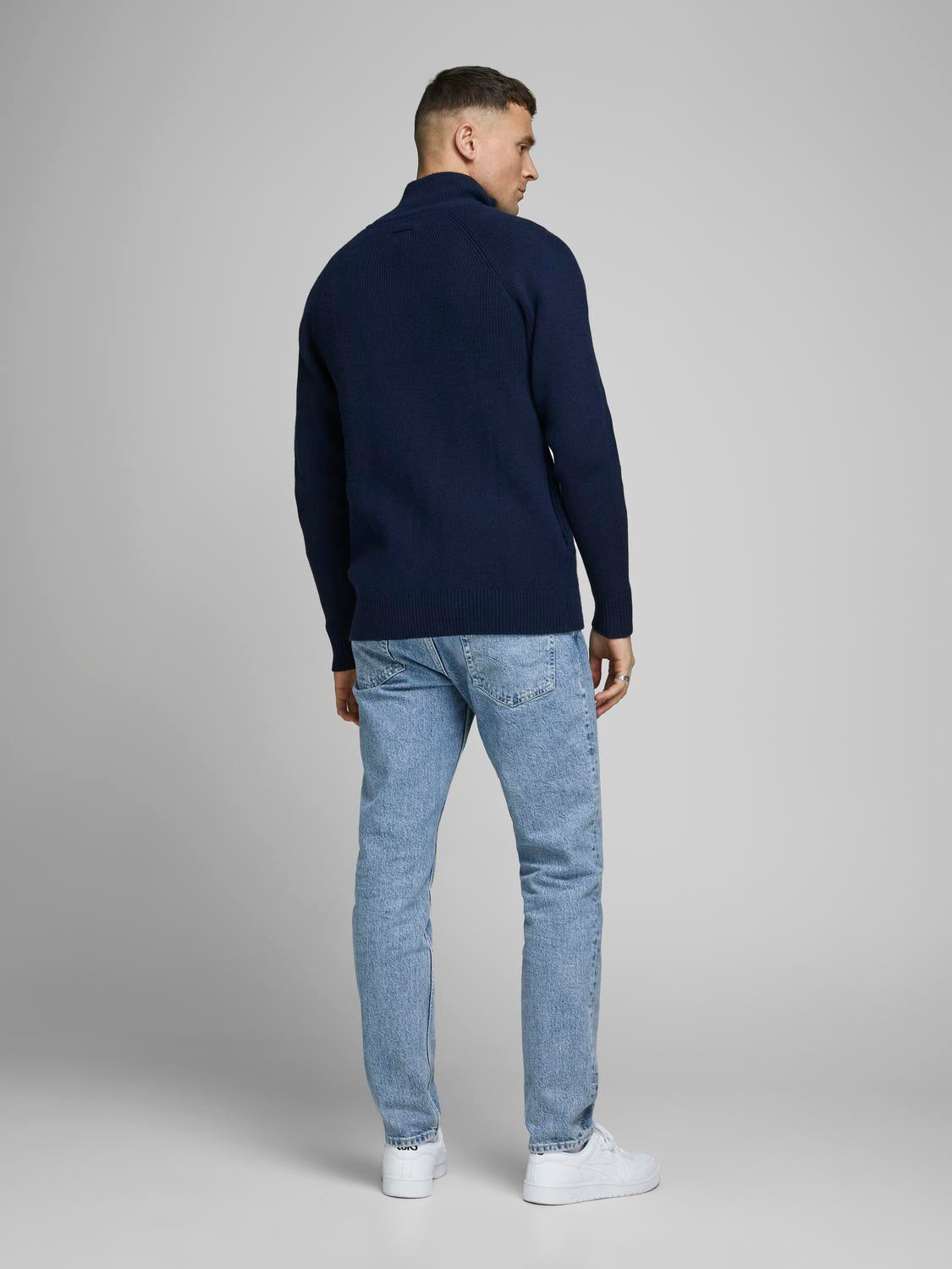 model_shot-back