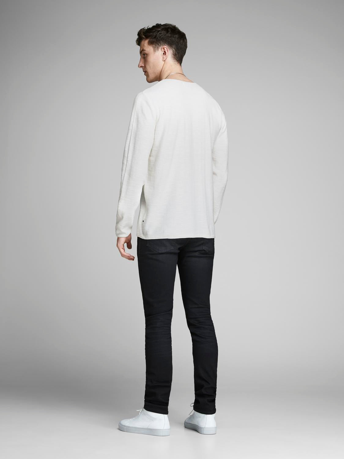 model_shot-back