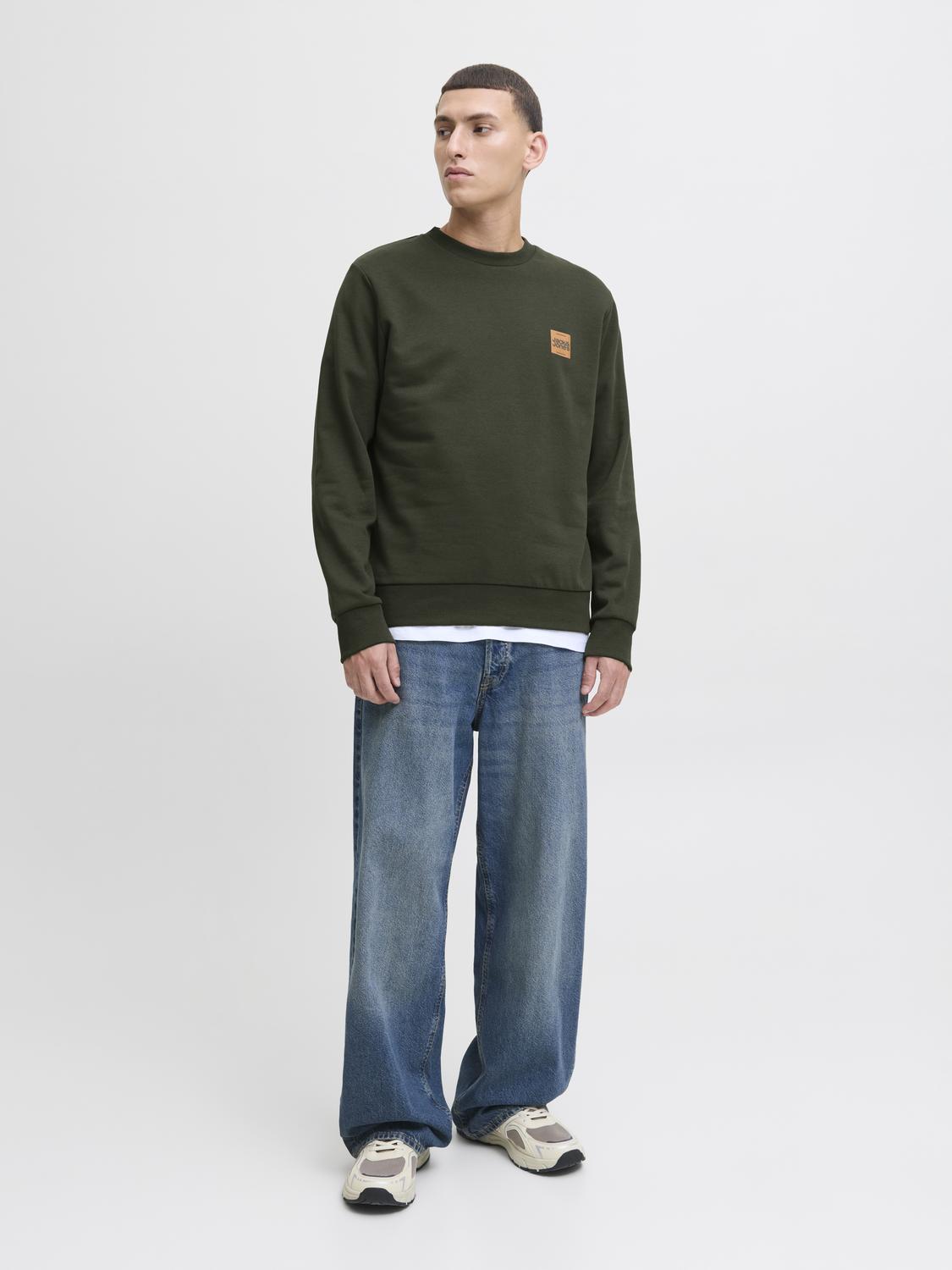 model_shot-front_full