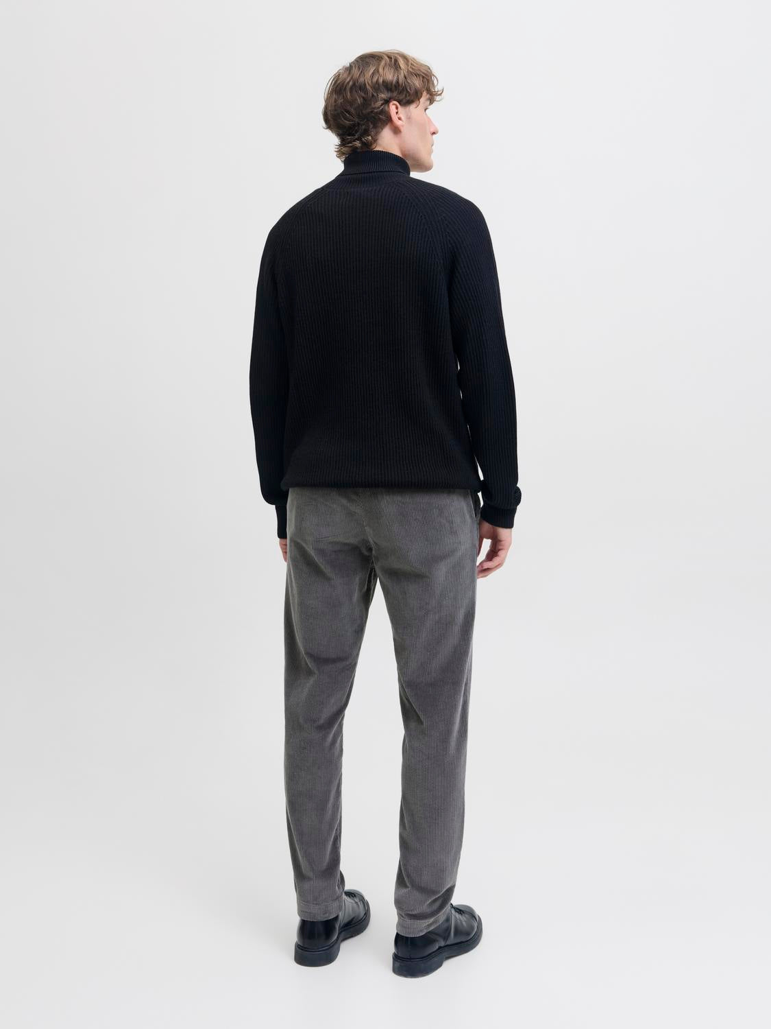 model_shot-back