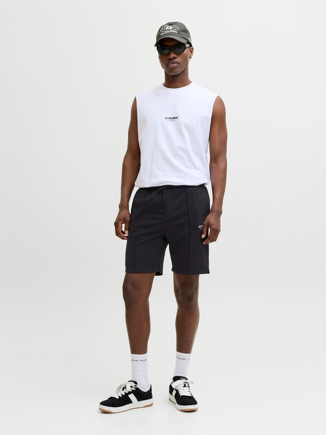 model_shot-front_full