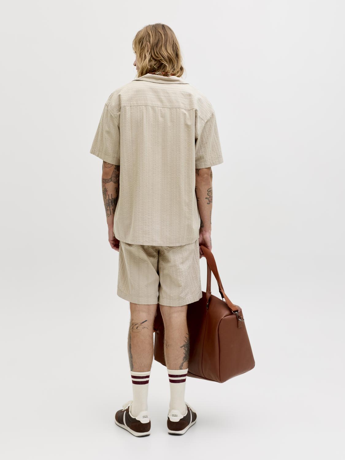 model_shot-back