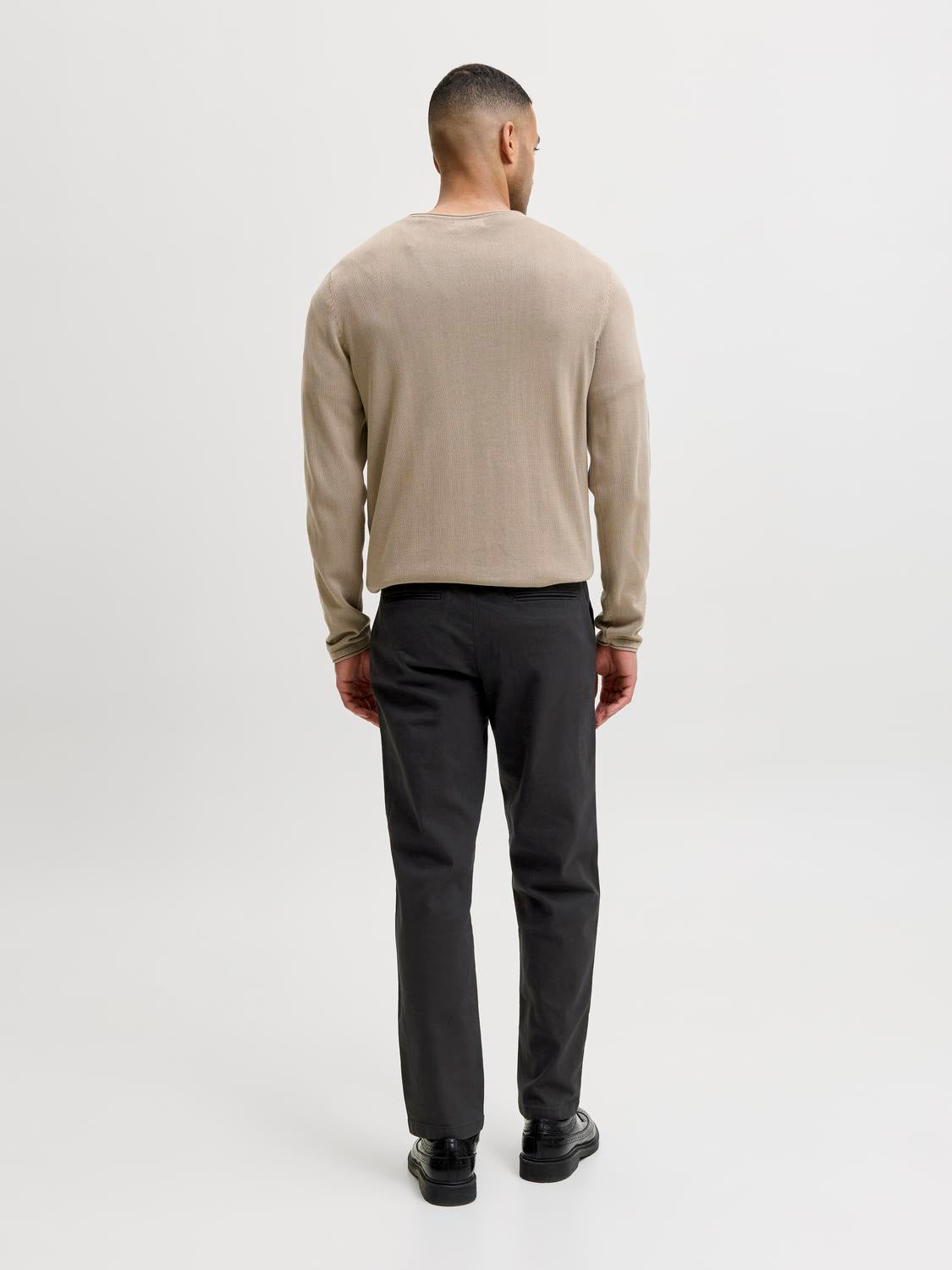 model_shot-back