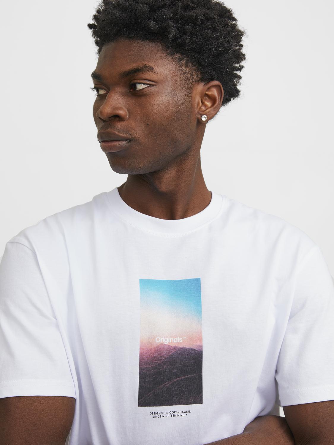 model_shot-creative