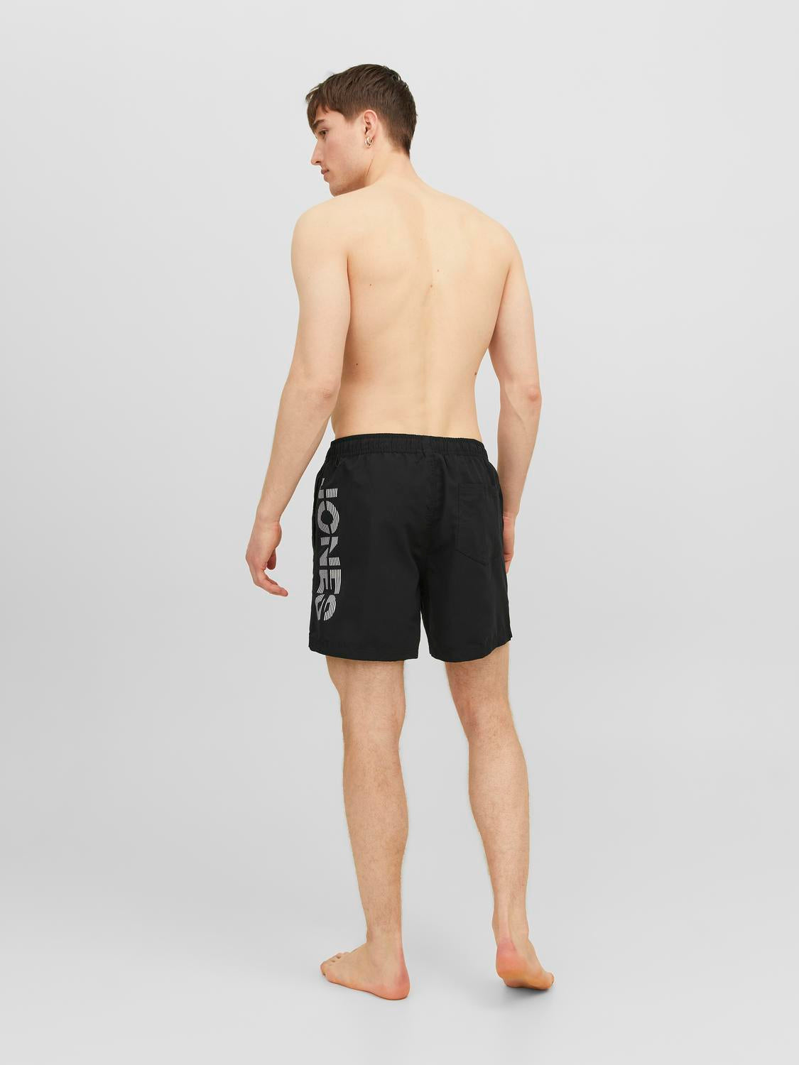 model_shot-back