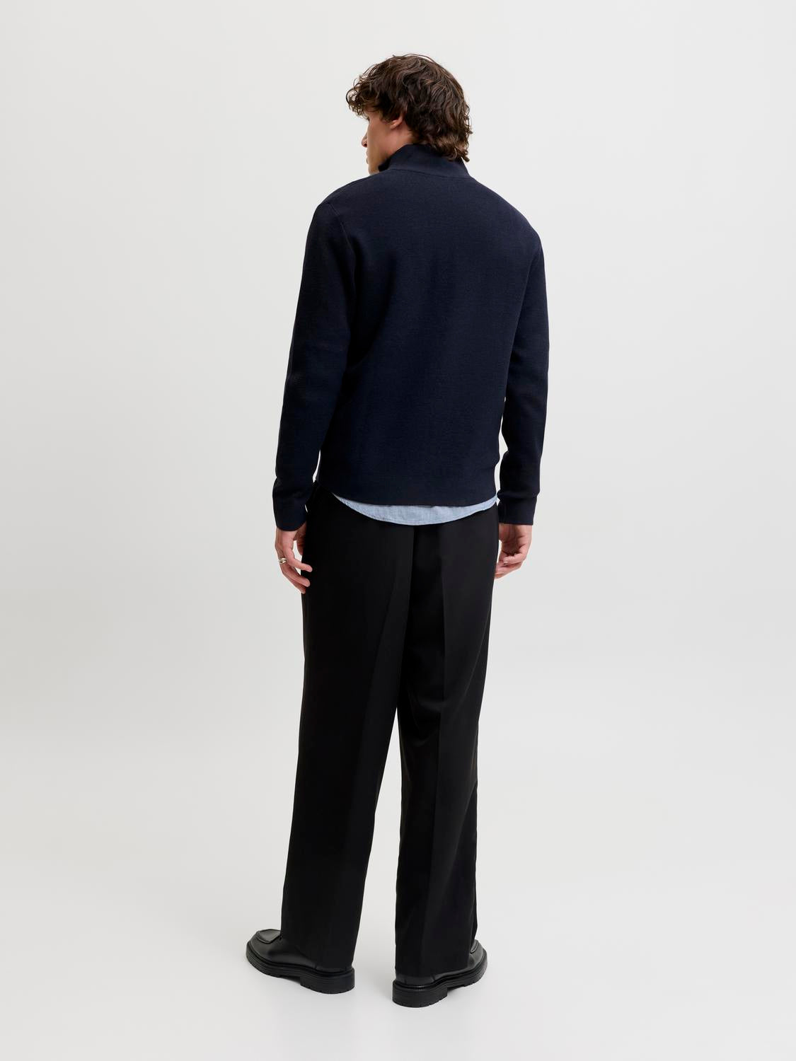 model_shot-back