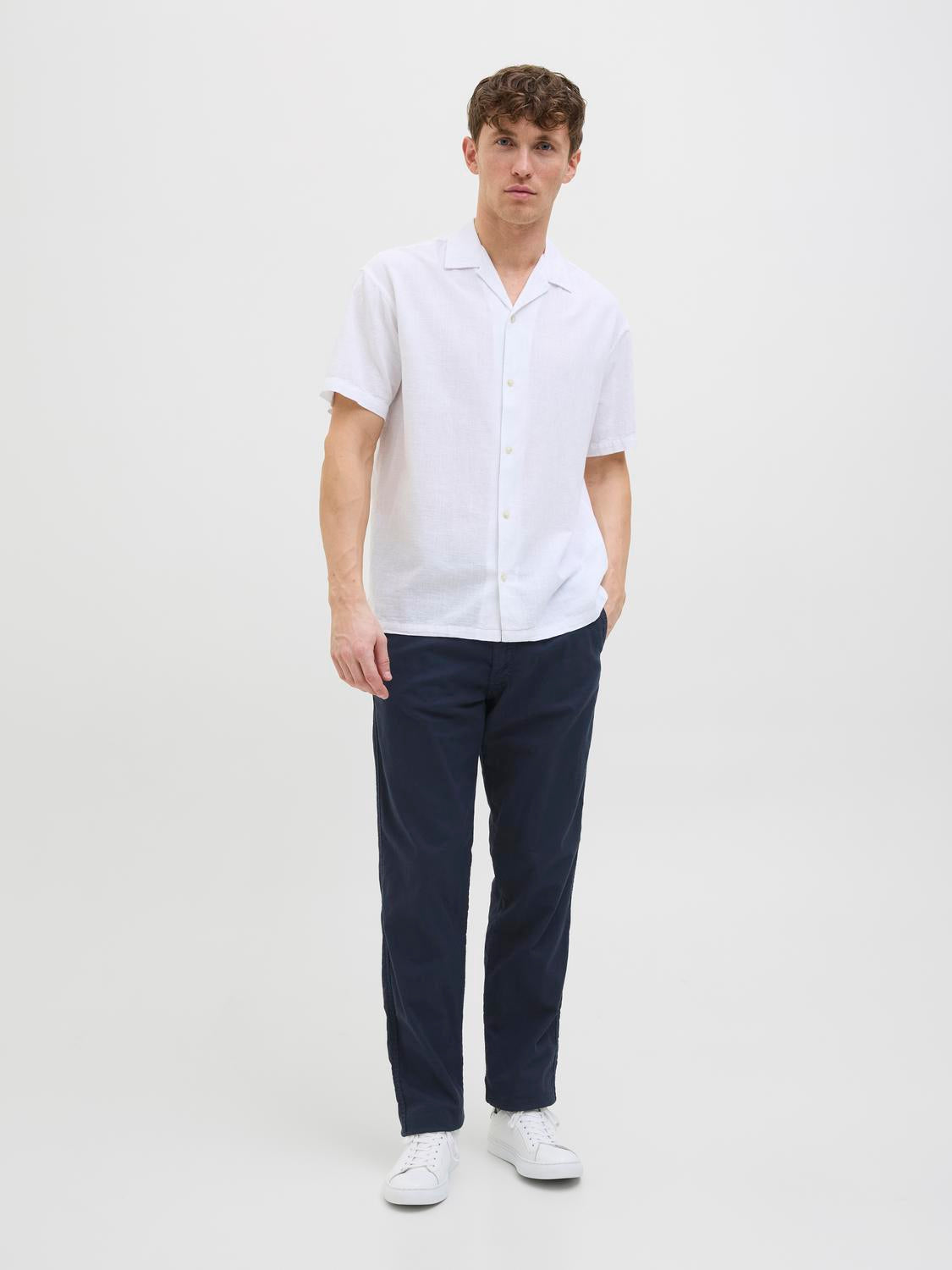 model_shot-front_full