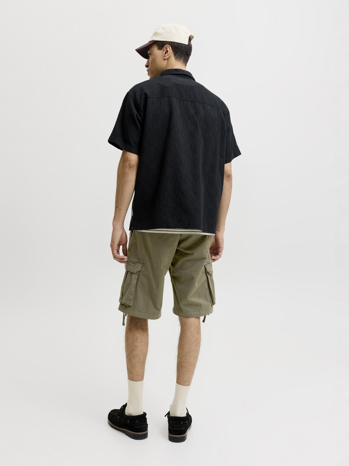 model_shot-back