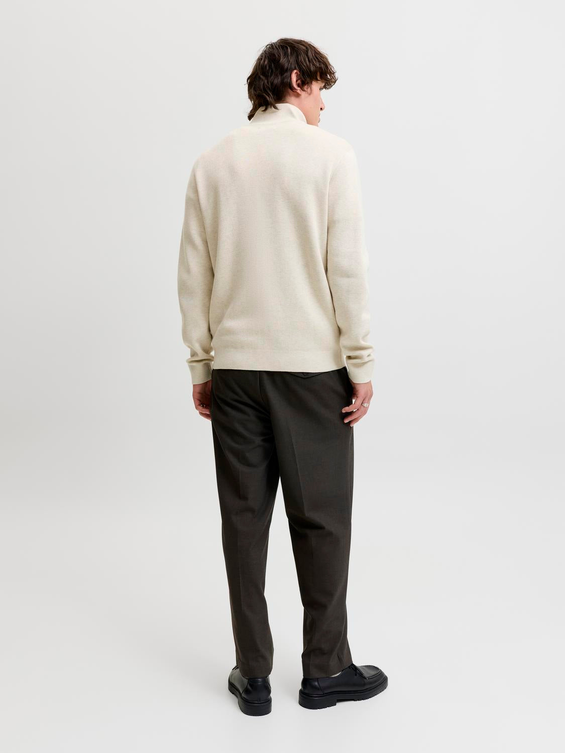 model_shot-back