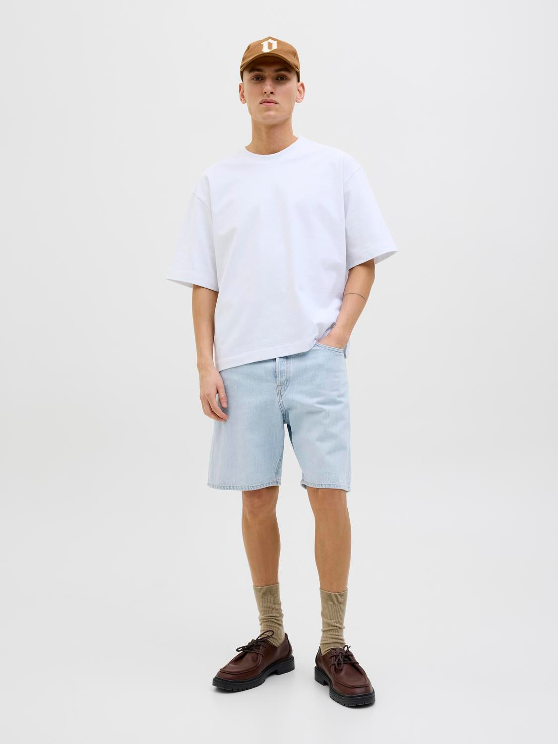 model_shot-front_full