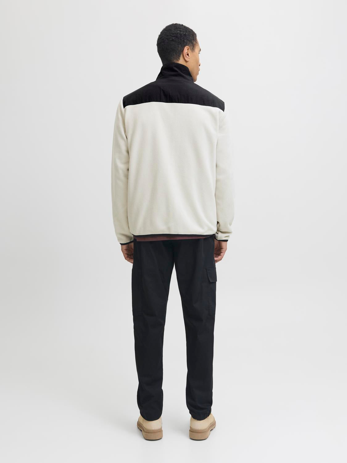 model_shot-back