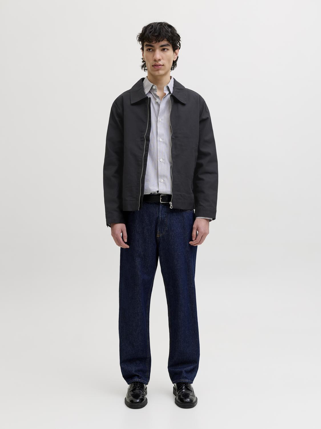 model_shot-front_full