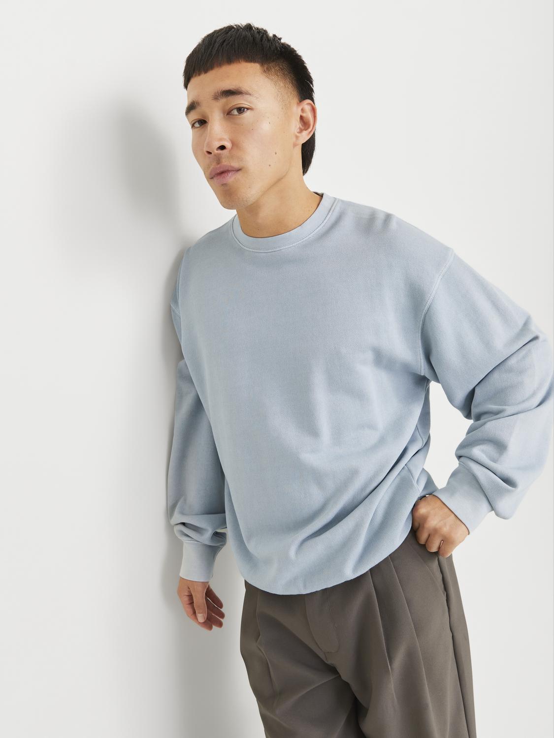 model_shot-creative