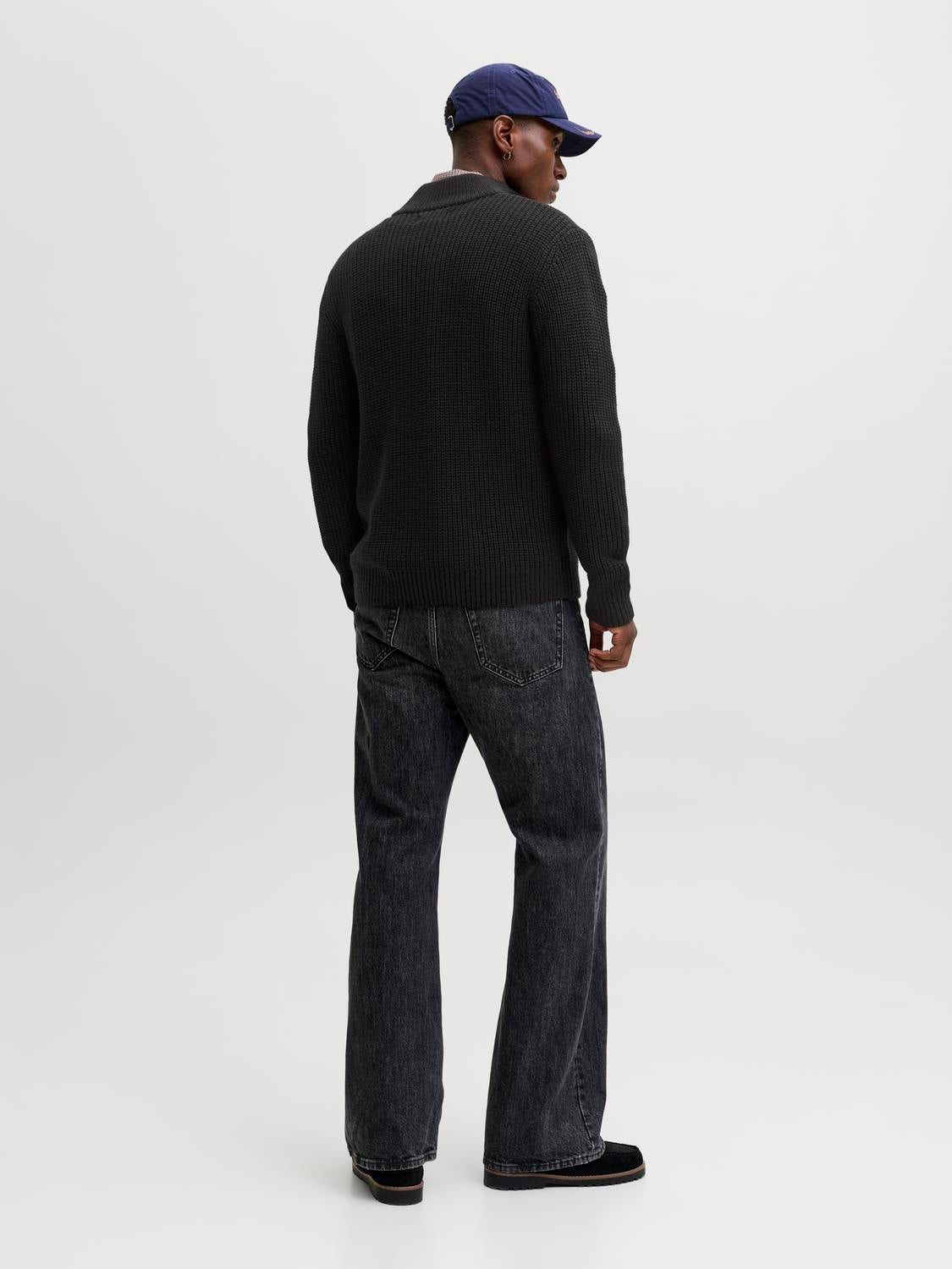 model_shot-back