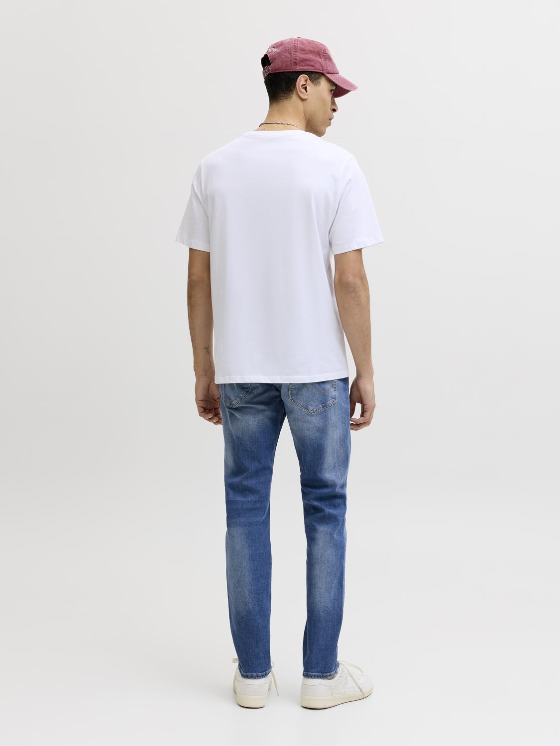 model_shot-back