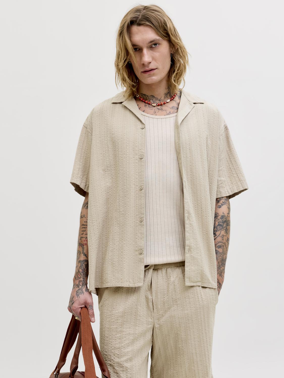 model_shot-front